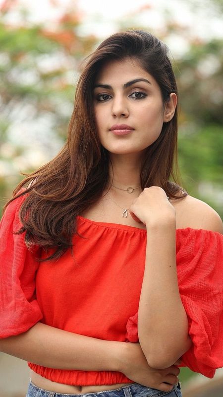 Rhea Chakraborty | Model Wallpaper
