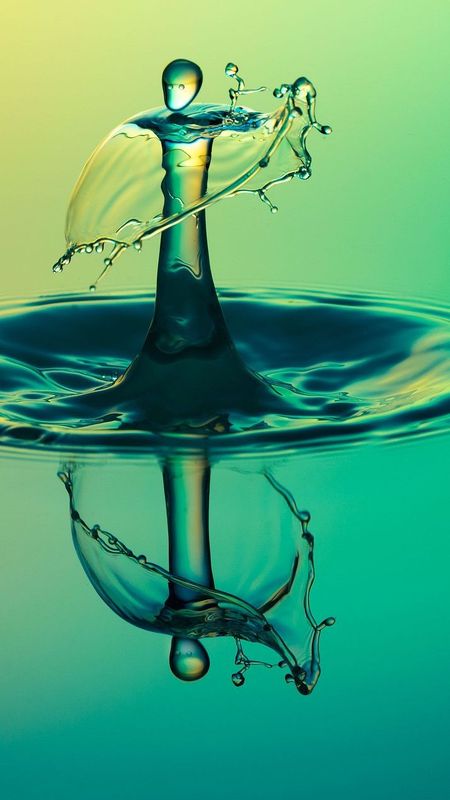 Drop of water Wallpaper
