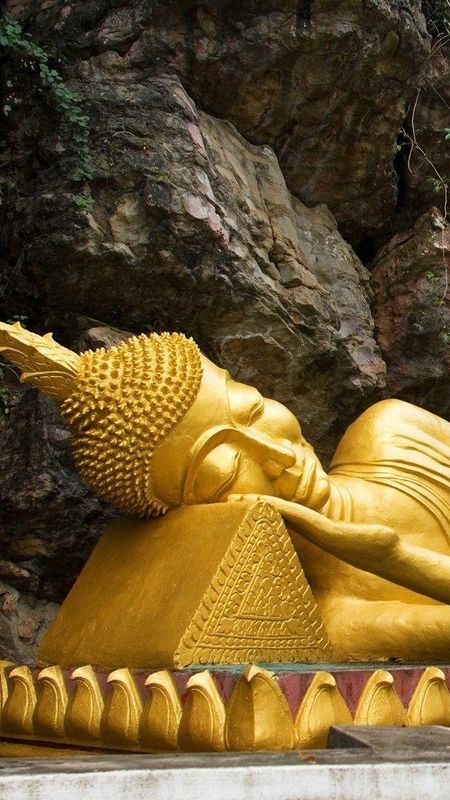 Bhagwan Buddha - Golden Statue Wallpaper