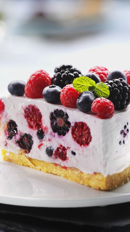 Rasberries Fruit Cake Wallpaper