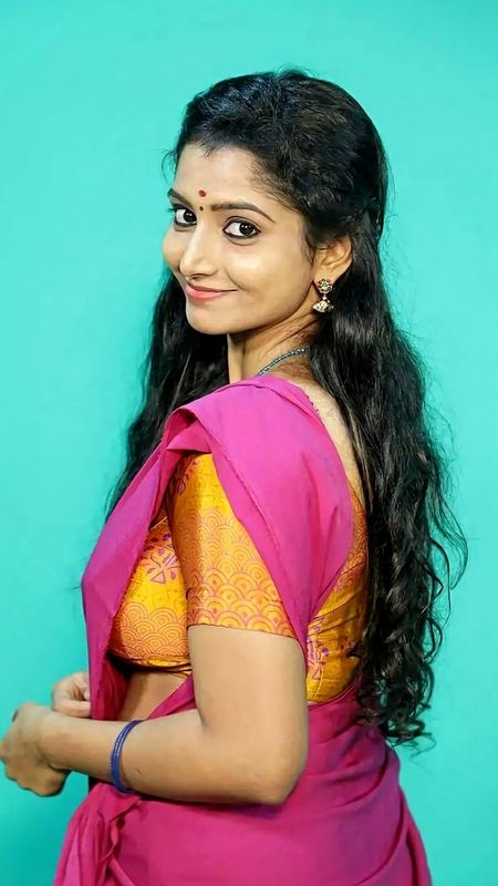 Mallu model Wallpaper