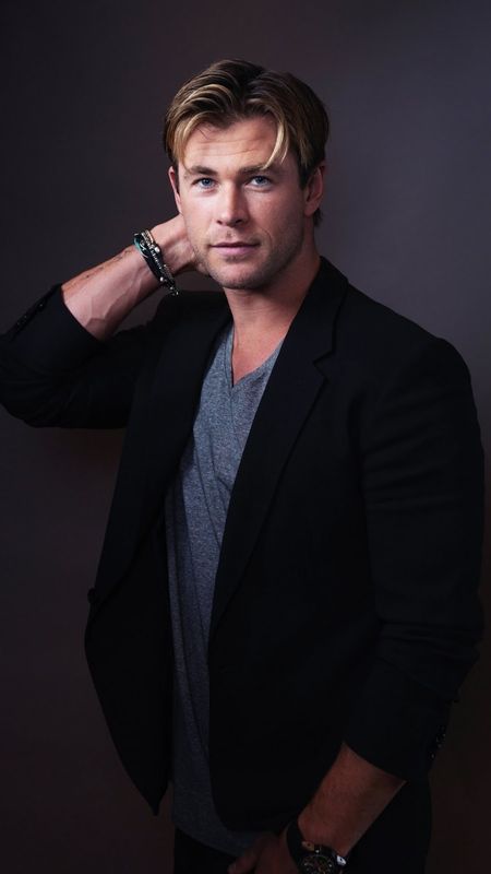 Chris Hemsworth | Chris Hemsworth Hollywood Hero Wallpaper