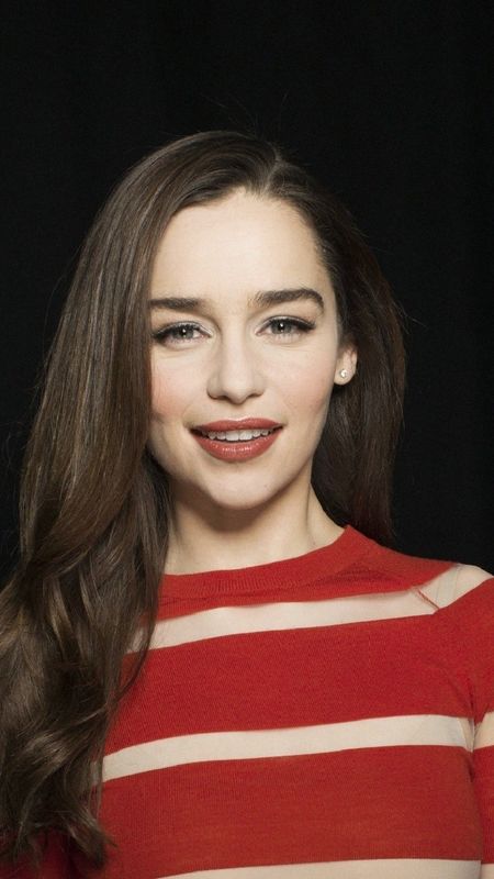 Emilia Clarke | Hollywood Actress Wallpaper