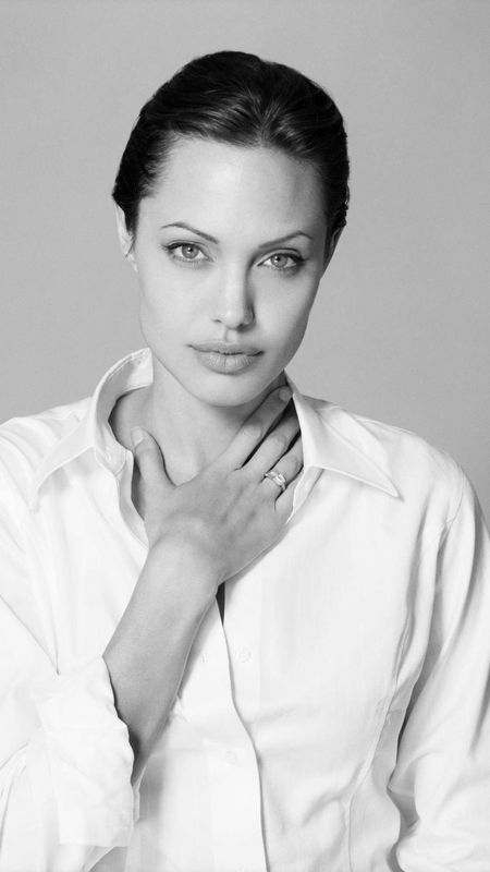 Angelina Jolie | Heroine | Angelina Jolie Hollywood Wallpaper