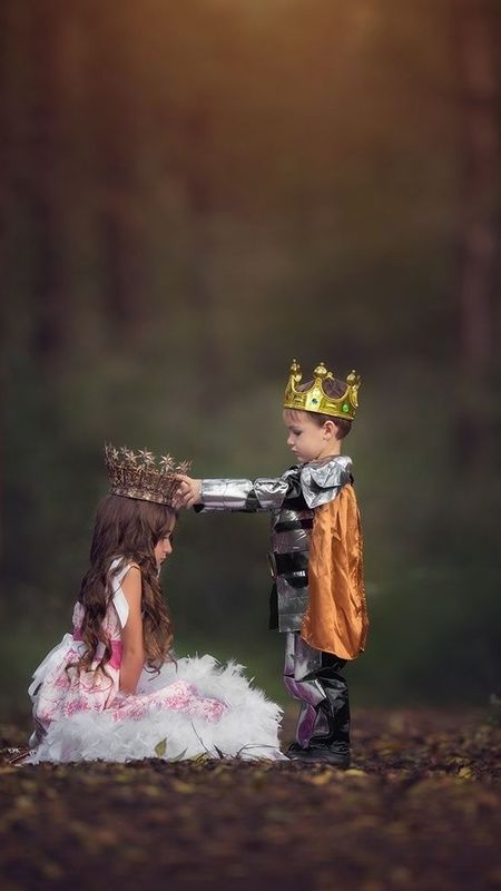 King Queen - Cute - Kids - Couple Wallpaper