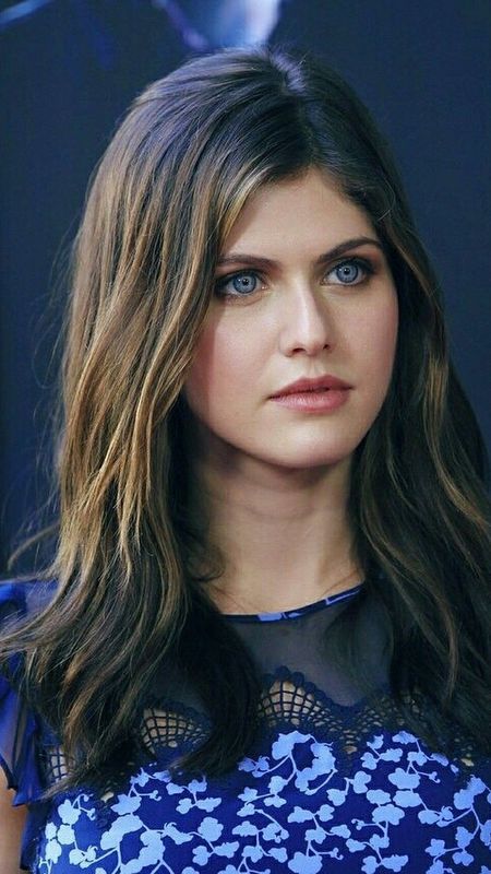 Alexandra Daddario | Hollywood | Alexandra Daddario Actress Wallpaper