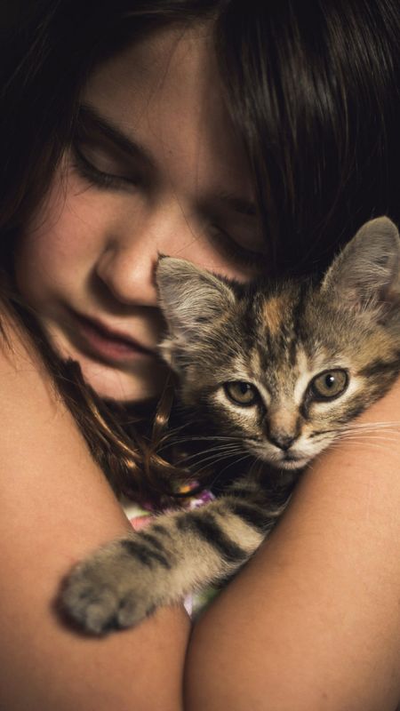 Little Girl with Kitten Wallpaper